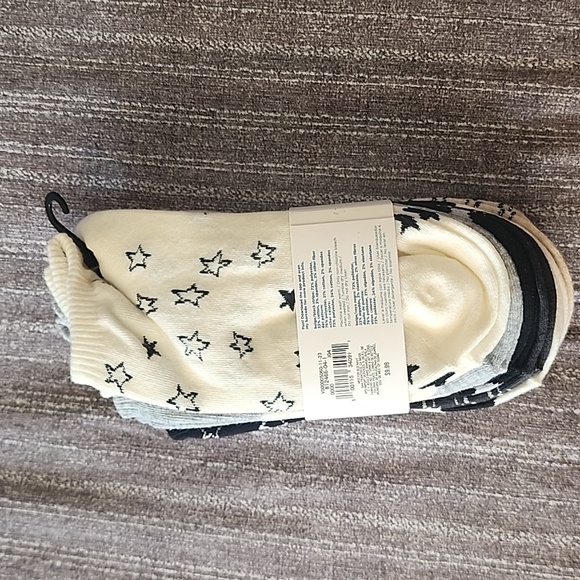 Old Navy women’s ankle socks - Picture 2 of 3